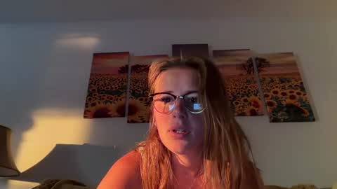 Snapshot of renimoonxo chatting on July 10, 10:40 am renimoonxo online show from July 10, 10:40 am