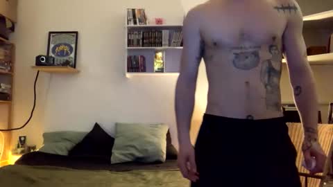 Snapshot of restro911 chatting on April 5, 10:56 am Lo online show from April 5, 10:56 am