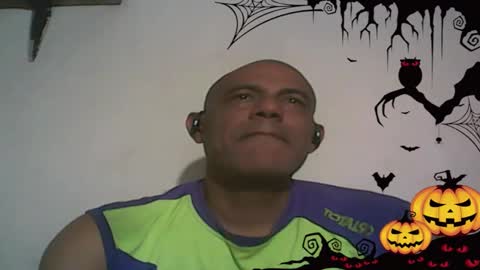 Snapshot of retlam37 chatting on November 1, 4:14 am Walter online show from November 1, 4:14 am