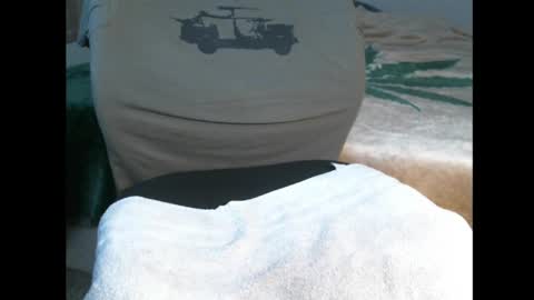 Snapshot of reubendics chatting on September 16, 10:33 pm BigDinAZ online show from September 16, 10:33 pm