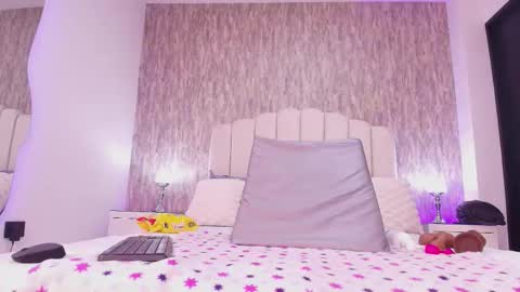 Snapshot of reven_lilith chatting on November 11, 3:06 am REVEN online show from November 11, 3:06 am