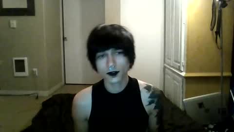 Snapshot of revy__ chatting on November 4, 5:50 am revy__ online show from November 4, 5:50 am