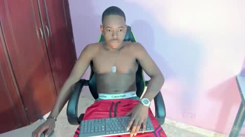 Snapshot of rey_bbc chatting on May 18, 12:00 pm rey_bbc online show from May 18, 12:00 pm