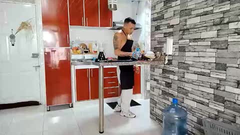 reymasterhot online show from December 19, 6:59 pm