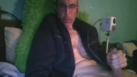 Snapshot of reyes_albert2006 chatting on December 9, 8:44 am reyes_albert2006 online show from December 9, 8:44 am