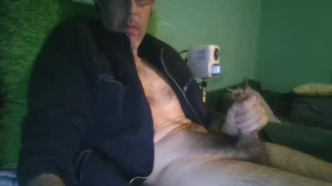 Snapshot of reyes_albert2006 chatting on March 10, 11:53 am reyes_albert2006 online show from March 10, 11:53 am