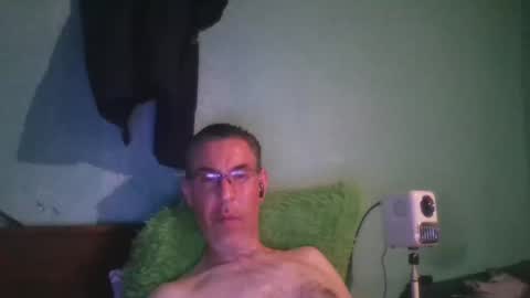 reyes_albert2006 online show from May 25, 7:36 am