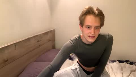 Snapshot of reynasweet_ chatting on May 31, 6:09 pm Lola online show from May 31, 6:09 pm