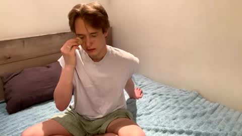 Snapshot of reynasweet_ chatting on June 5, 8:03 pm Lola online show from June 5, 8:03 pm