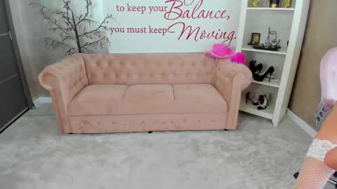 Snapshot of reynathevixen chatting on September 27, 5:07 pm online show from September 27, 5:07 pm