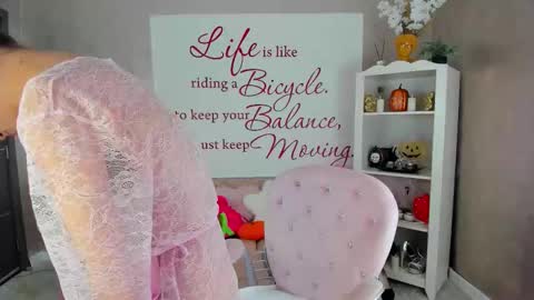 Snapshot of reynathevixen chatting on November 23, 4:51 pm online show from November 23, 4:51 pm