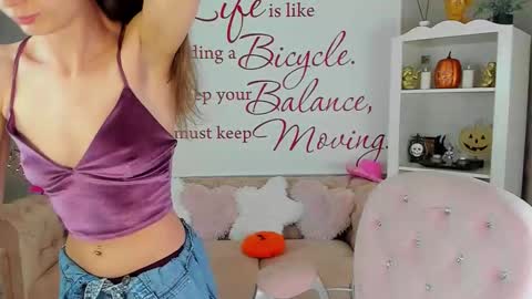 Snapshot of reynathevixen chatting on November 25, 5:35 pm online show from November 25, 5:35 pm