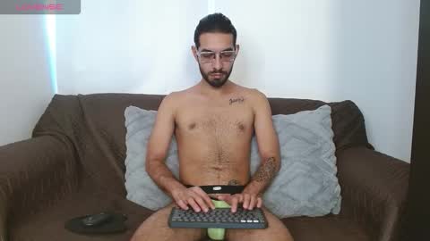 Snapshot of reypablo1 chatting on November 6, 10:10 pm REY PABLO Independent online show from November 6, 10:10 pm