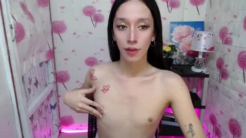 Snapshot of rhian20 chatting on December 1, 5:35 pm HI GUYS IM RHIAN PLEASE GIVE ME THUMBS UP online show from December 1, 5:35 pm