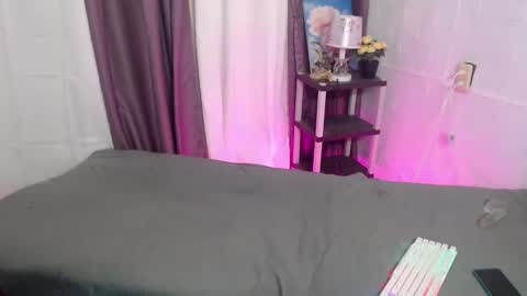 Snapshot of rhian20 chatting on March 7, 4:44 pm HI GUYS IM RHIAN PLEASE GIVE ME THUMBS UP online show from March 7, 4:44 pm