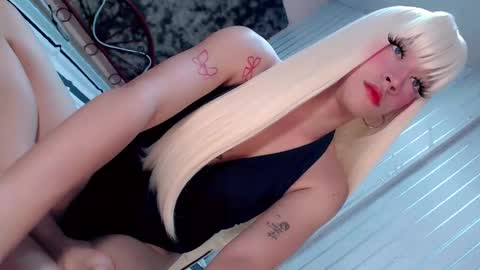 HI GUYS IM RHIAN PLEASE GIVE ME THUMBS UP online show from February 15, 12:29 am