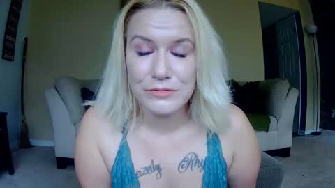 Snapshot of rhondarump chatting on October 29, 3:03 pm rhondarump online show from October 29, 3:03 pm