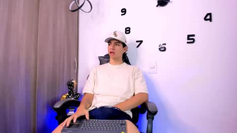 Snapshot of rhys_jagger_ chatting on October 10, 6:45 am rhys_jagger_ online show from October 10, 6:45 am