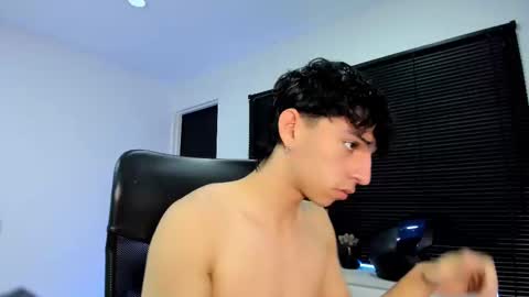 Snapshot of rhys_jagger_ chatting on November 1, 7:10 am rhys_jagger_ online show from November 1, 7:10 am