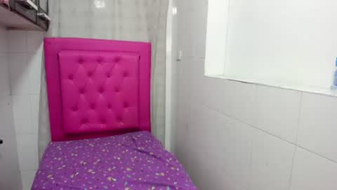 Snapshot of riaha_18_ chatting on July 15, 3:17 pm riaha_18_ online show from July 15, 3:17 pm