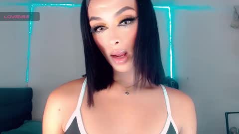 Snapshot of riannagarcia_ chatting on November 6, 6:03 am Rianna Garcia online show from November 6, 6:03 am