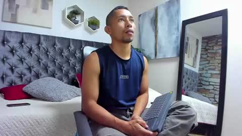 richar_voller online show from June 15, 11:45 am