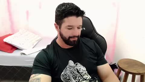 Snapshot of richrolland chatting on February 4, 11:06 pm Rickseduction online show from February 4, 11:06 pm