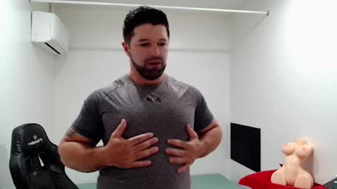 Snapshot of richrolland chatting on December 18, 7:09 pm Rickseduction online show from December 18, 7:09 pm