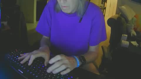 Snapshot of rickl56 chatting on October 21, 10:10 pm rickl56 online show from October 21, 10:10 pm