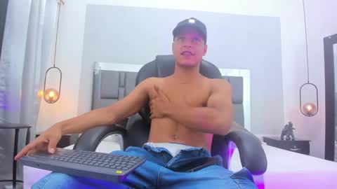 Snapshot of ricky_owens1 chatting on December 31, 8:02 pm Ricky online show from December 31, 8:02 pm