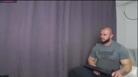 Snapshot of rickymiami1 chatting on November 5, 6:19 pm rickymiami1 online show from November 5, 6:19 pm