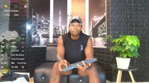 Snapshot of ricobrown777 chatting on October 25, 3:47 am RicoBrowm online show from October 25, 3:47 am