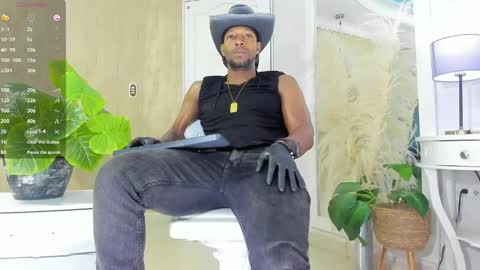 Snapshot of ricobrown777 chatting on May 7, 4:40 am RicoBrowm online show from May 7, 4:40 am