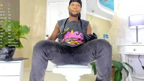 Snapshot of ricobrown777 chatting on May 9, 4:06 am RicoBrowm online show from May 9, 4:06 am