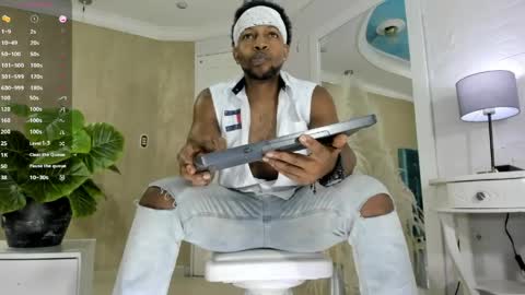 Snapshot of ricobrown777 chatting on May 10, 3:55 am RicoBrowm online show from May 10, 3:55 am