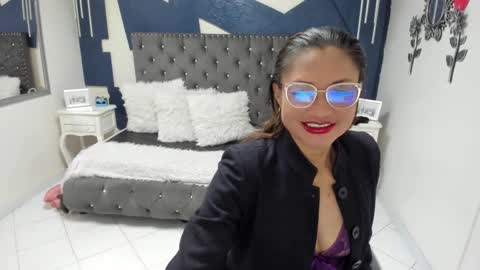 Snapshot of rihana_grey chatting on October 5, 10:35 am Rihana online show from October 5, 10:35 am