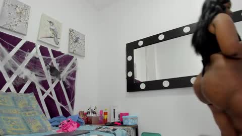 Snapshot of rihanna_abiodun chatting on October 28, 12:25 am Rihanna Abiodun online show from October 28, 12:25 am