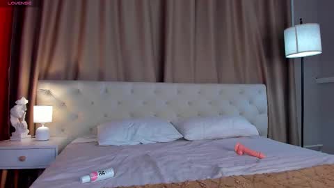 Snapshot of rihanna_walker chatting on September 18, 12:12 am rihanna_walker online show from September 18, 12:12 am