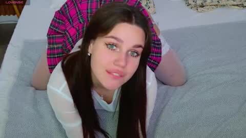 Snapshot of rihannariley chatting on November 7, 5:35 pm Rihanna online show from November 7, 5:35 pm