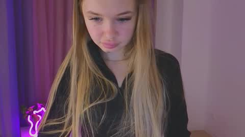 Snapshot of riinaaa chatting on September 19, 8:31 pm Rina online show from September 19, 8:31 pm