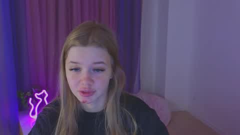 Snapshot of riinaaa chatting on September 25, 8:45 pm Rina online show from September 25, 8:45 pm