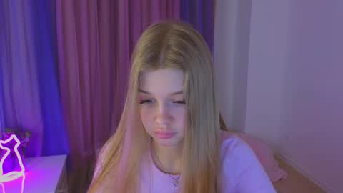 Snapshot of riinaaa chatting on October 19, 8:42 pm Rina online show from October 19, 8:42 pm