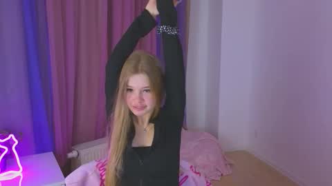 Snapshot of riinaaa chatting on October 27, 10:36 pm Rina online show from October 27, 10:36 pm