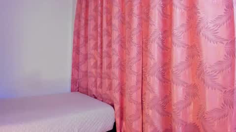 Snapshot of riley_bensongh chatting on November 18, 9:19 pm Riley online show from November 18, 9:19 pm