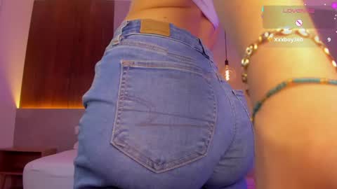 Snapshot of riley_sierra chatting on June 4, 1:06 pm Riley Sierra online show from June 4, 1:06 pm