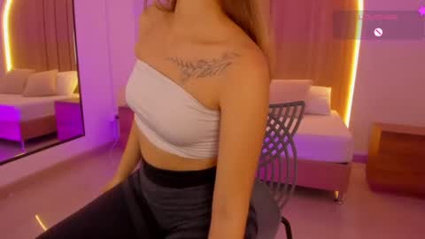 Snapshot of riley_sierra chatting on June 25, 1:04 pm Riley Sierra online show from June 25, 1:04 pm