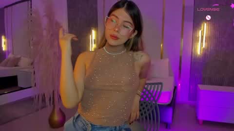 Snapshot of riley_sierra chatting on July 2, 12:44 pm Riley Sierra online show from July 2, 12:44 pm