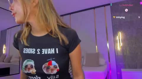 Snapshot of riley_sierra chatting on July 20, 1:24 pm Riley Sierra online show from July 20, 1:24 pm