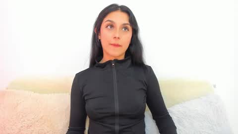 Snapshot of riley_tin chatting on February 16, 7:38 pm riley_tin online show from February 16, 7:38 pm