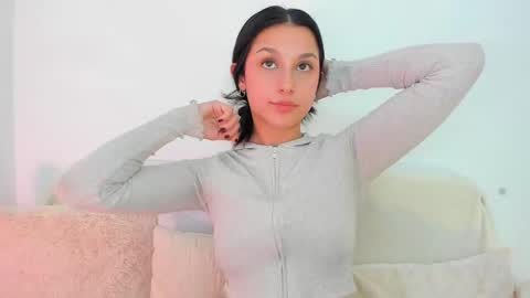 Snapshot of riley_tin chatting on February 27, 4:53 pm riley_tin online show from February 27, 4:53 pm